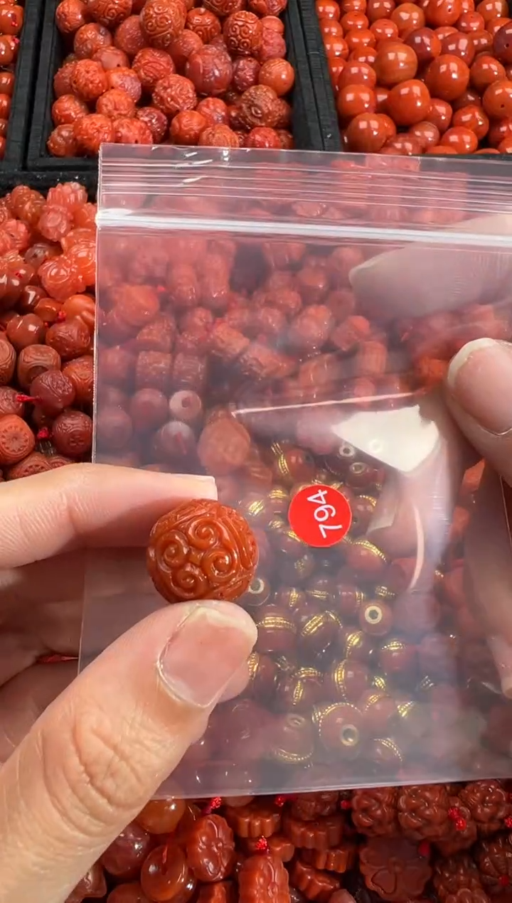 南红玛瑙未镶嵌颈饰1