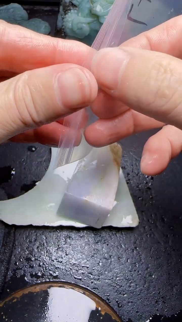 颈饰未镶嵌翡翠像**月47