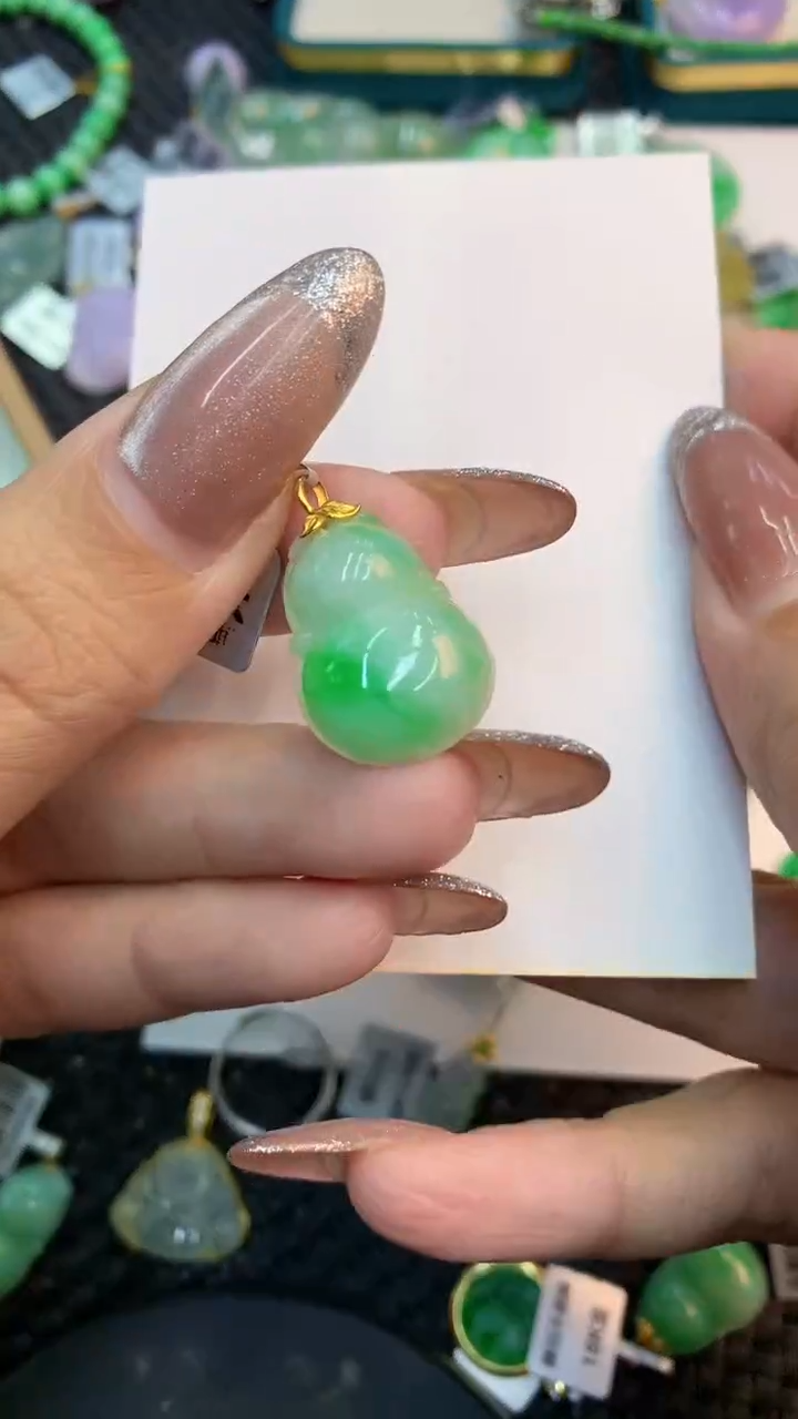 颈饰18K金镶嵌翡翠1