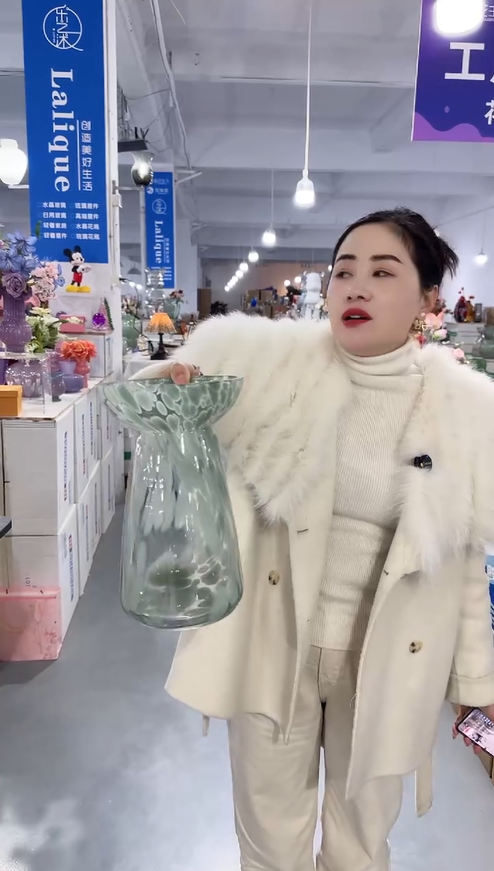 【闪购商品】玻璃安琪花瓶微瑕-WNOM