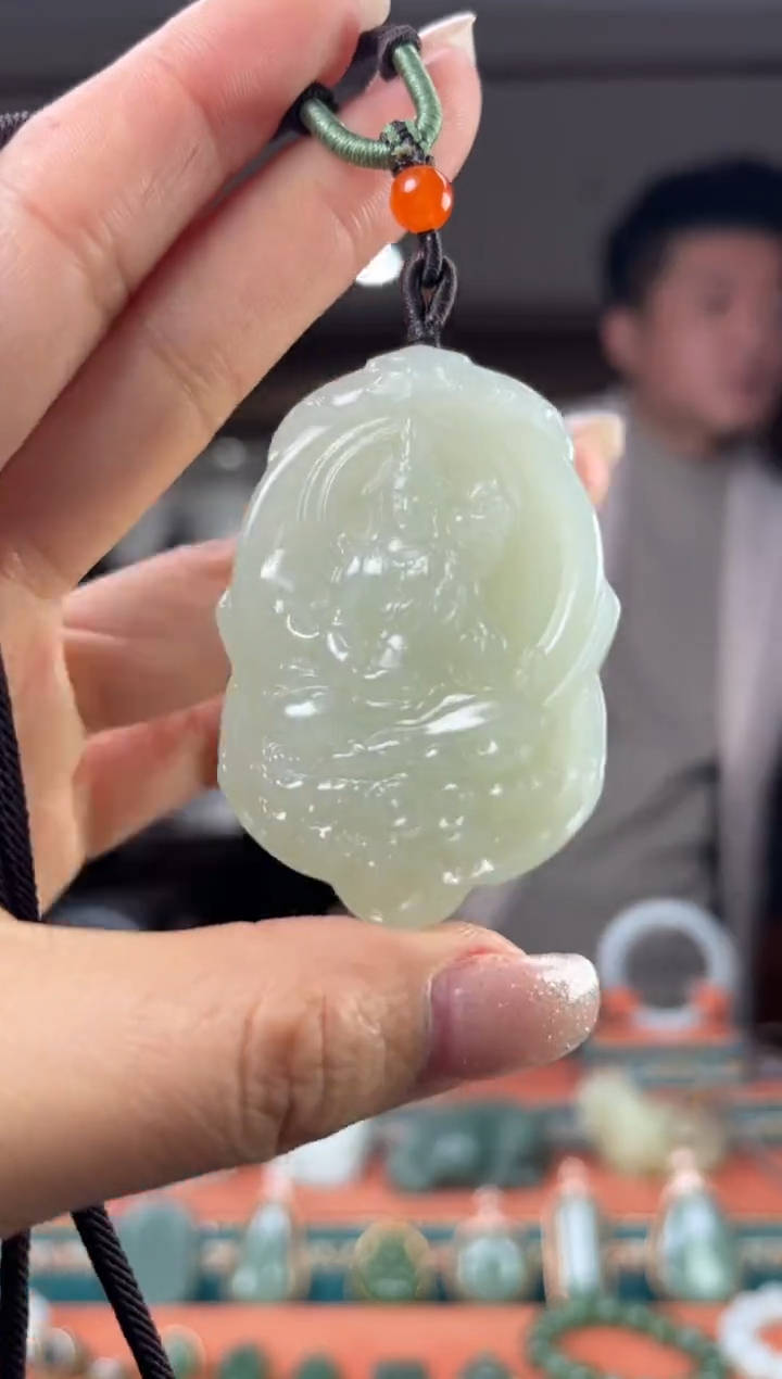 颈饰未镶嵌和田玉佩佩