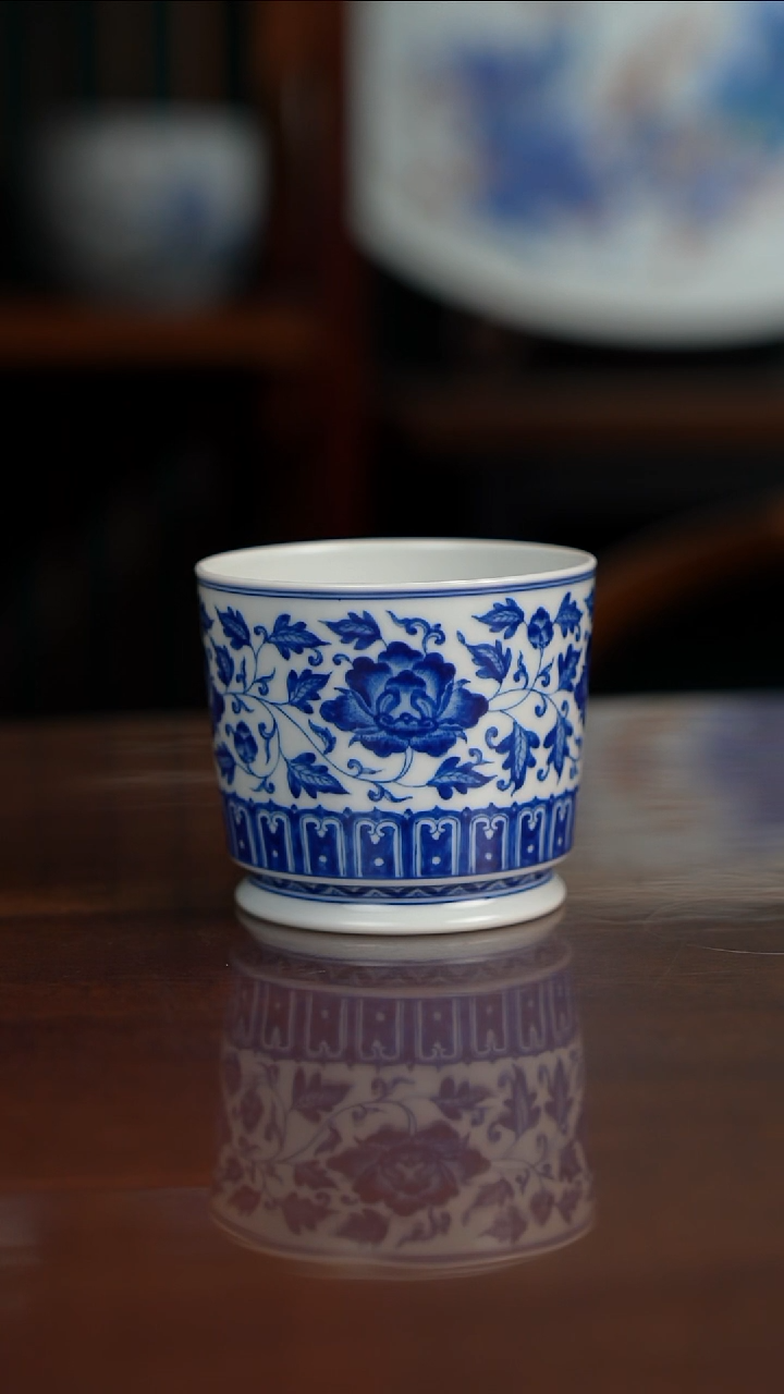 柴窑青花缠枝牡丹