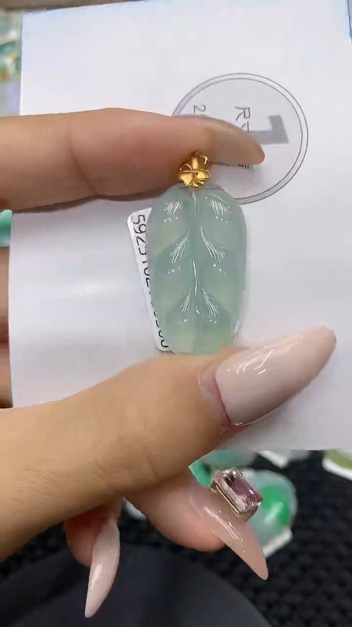 颈饰18K金镶嵌翡翠111111111111