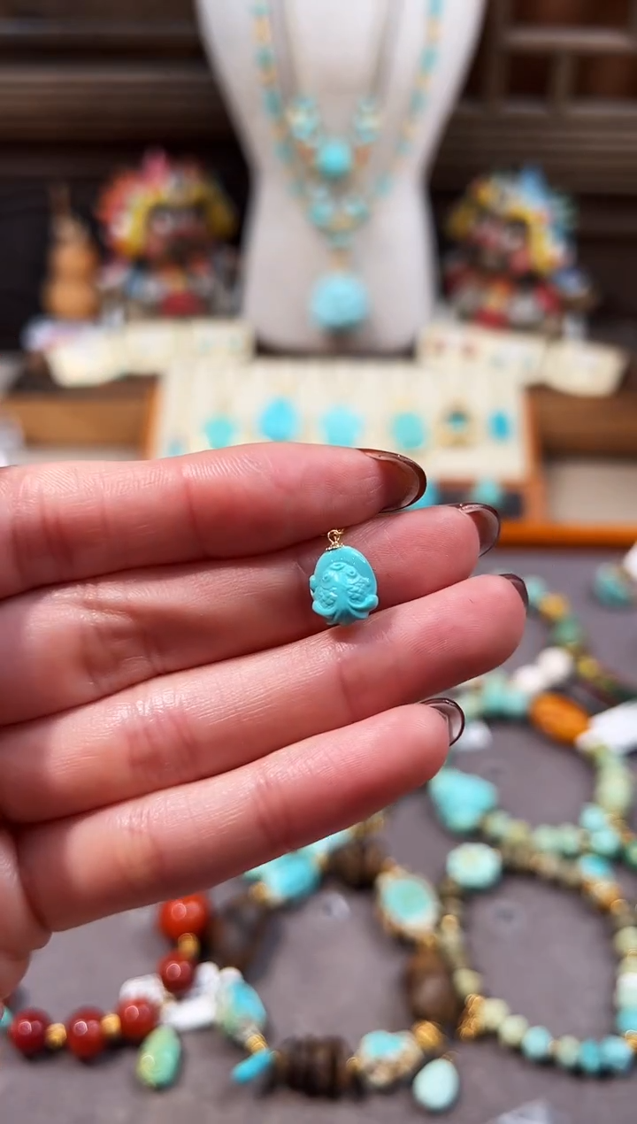 18K金镶嵌绿松石提溜锦鲤