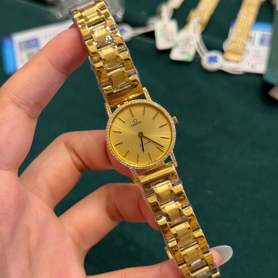 95新 Omega/欧米茄  手动机械后钻24mm/公价32999/w12049