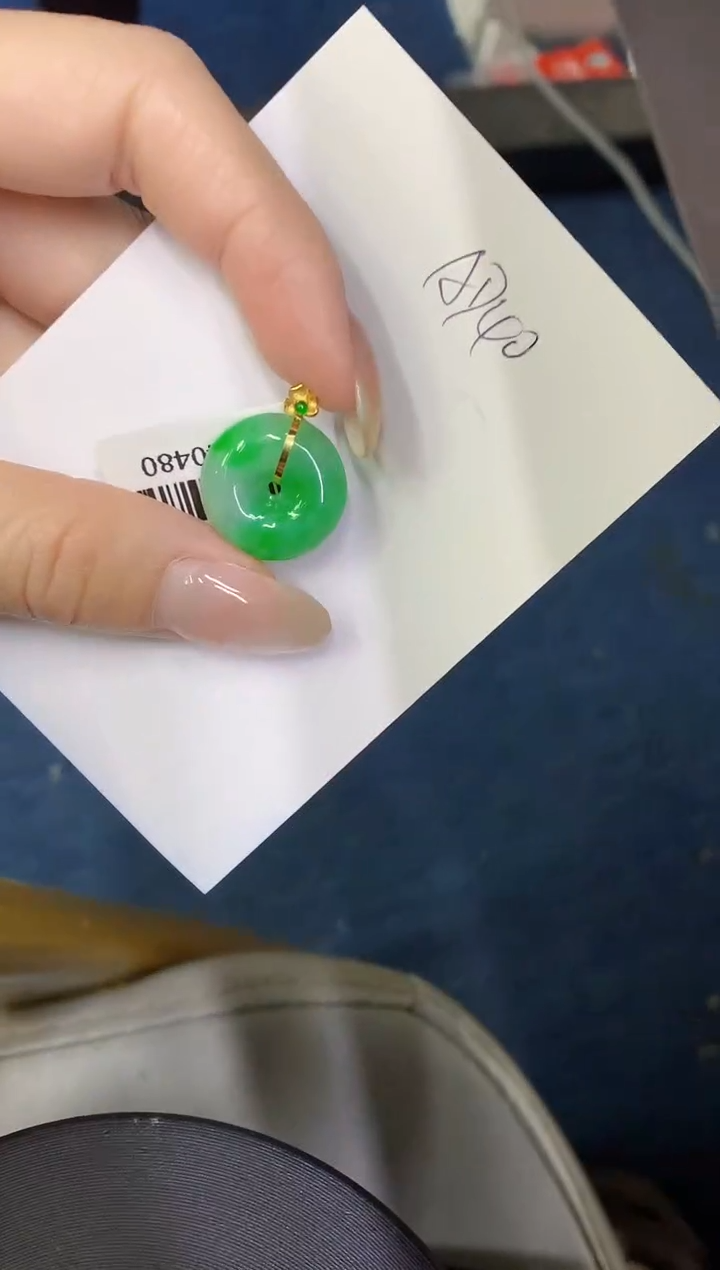 翡翠18K金镶嵌颈饰缅甸天然翡翠A货