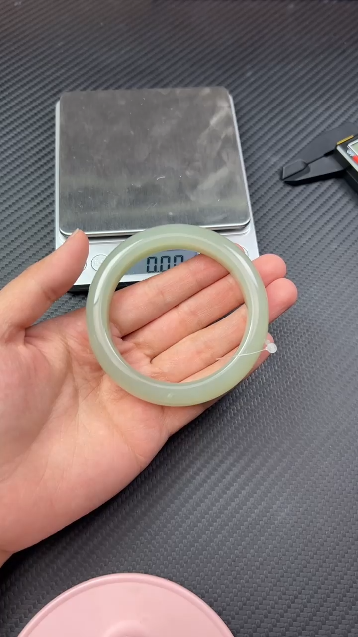 【闪购商品】和田玉手镯未镶嵌且末微色差近矿57+