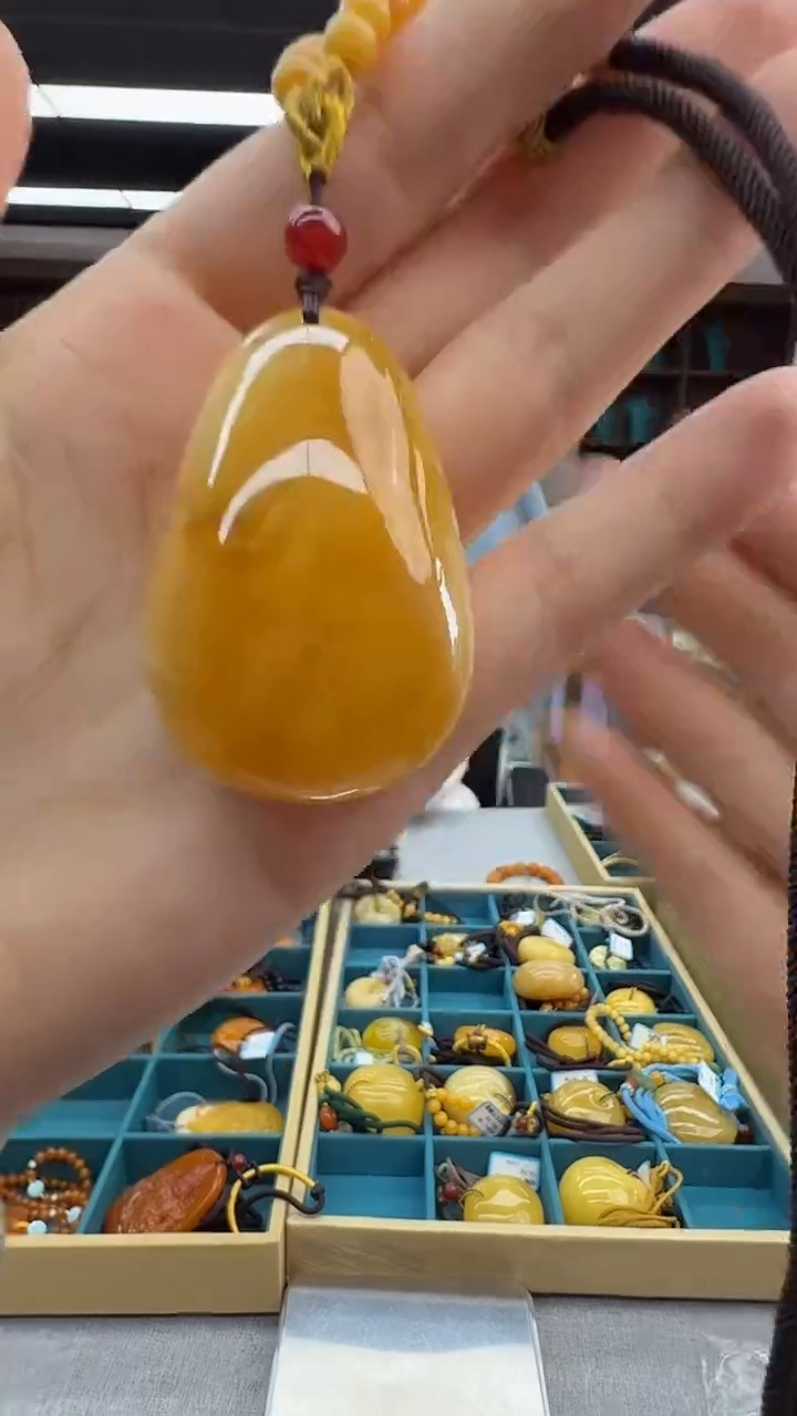 琥珀颈饰未镶嵌283秒拍号 假一罚三 