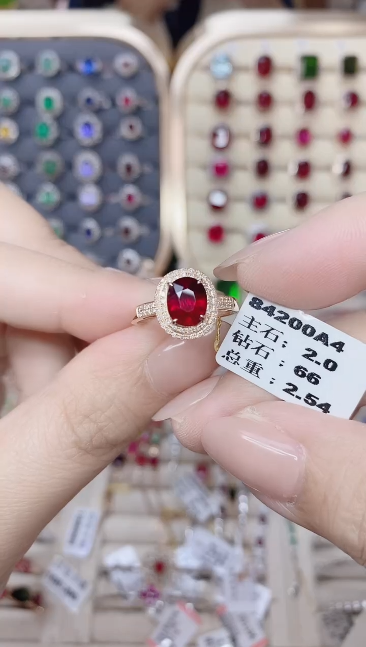 18K金镶嵌碧玺戒指碧玺2CT