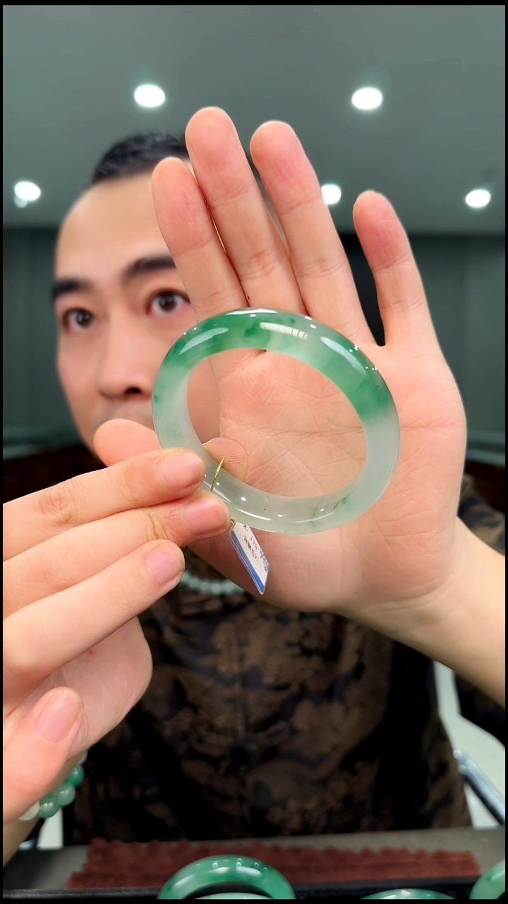 未镶嵌手镯石英质玉56