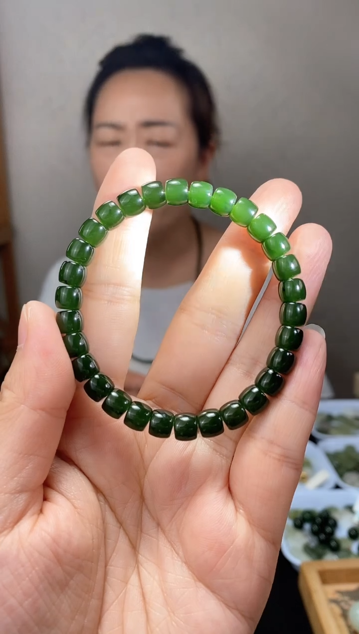 和田玉未镶嵌颈饰菠菜绿手串