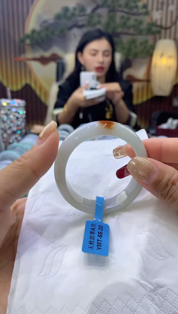 【闪购商品】翡翠手镯未镶嵌多人01566