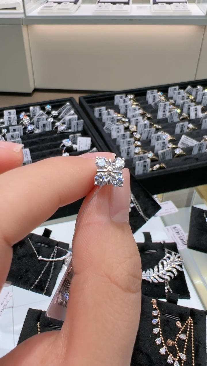 【闪购商品】实验室培育钻石耳饰9K金镶嵌蝴蝶耳饰