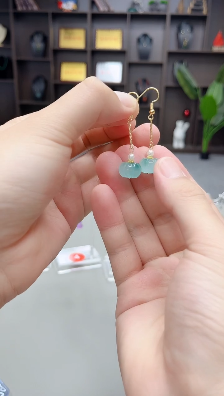 未镶嵌石英质玉（天山翠）耳饰226000