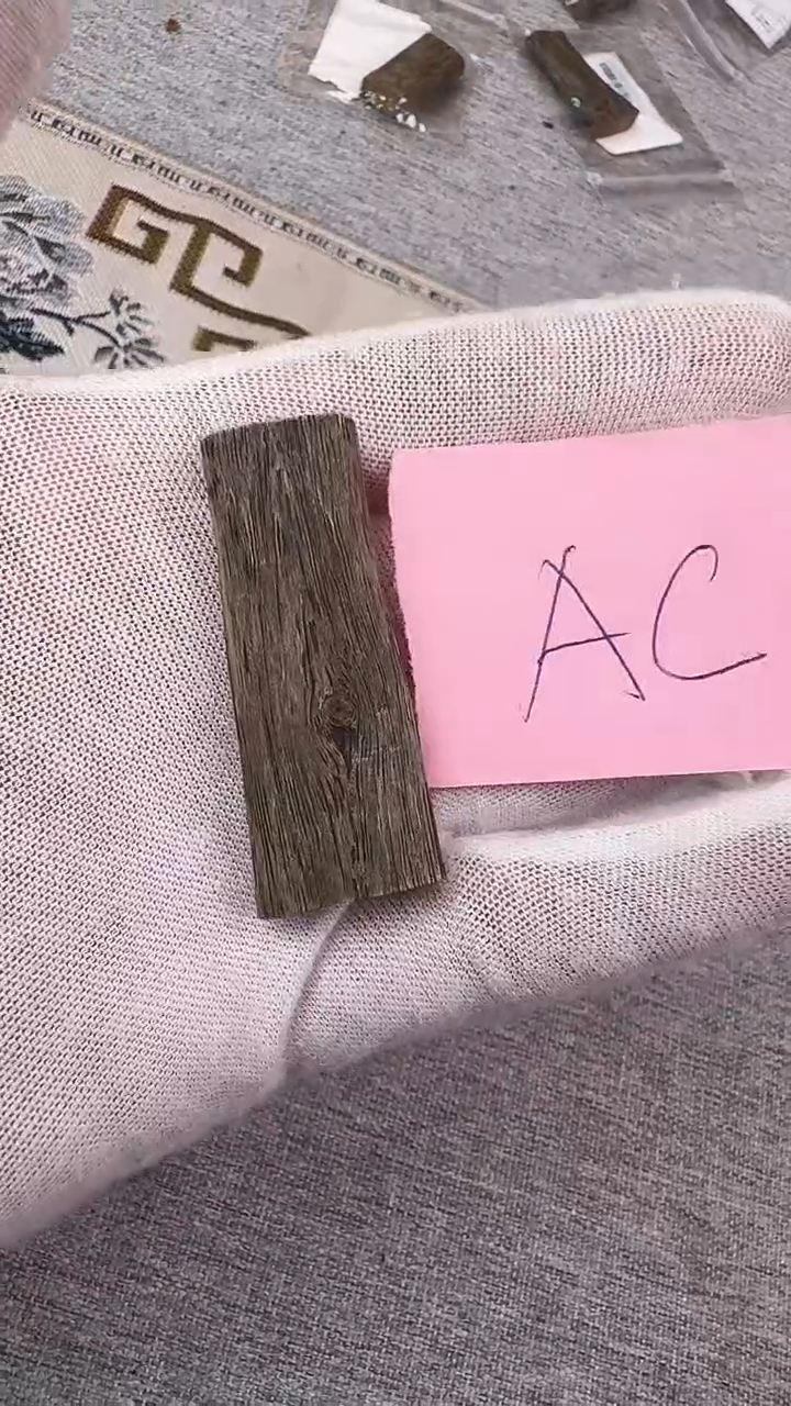 【闪购商品】沉香沉香木制品6克+手把件定制多样性发货一份