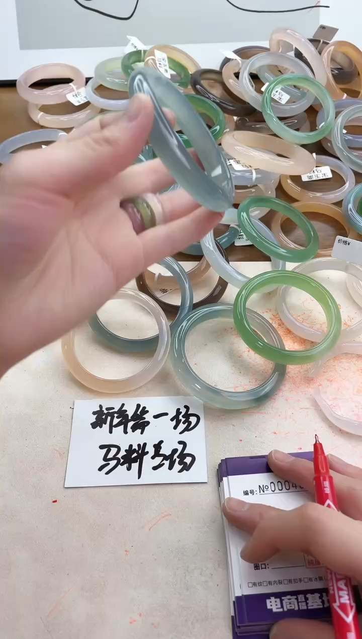 【闪购商品】玛瑙/玉髓手镯合金4025