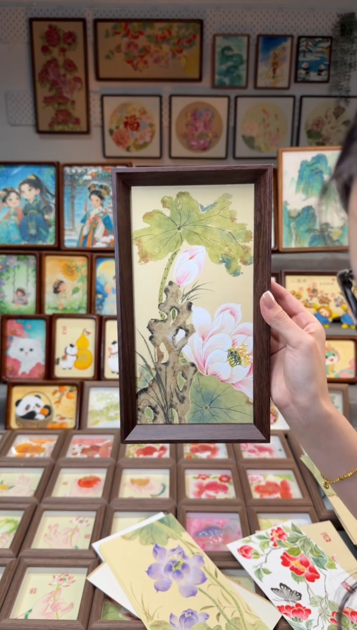 国画太湖石荷花 手绘国画27