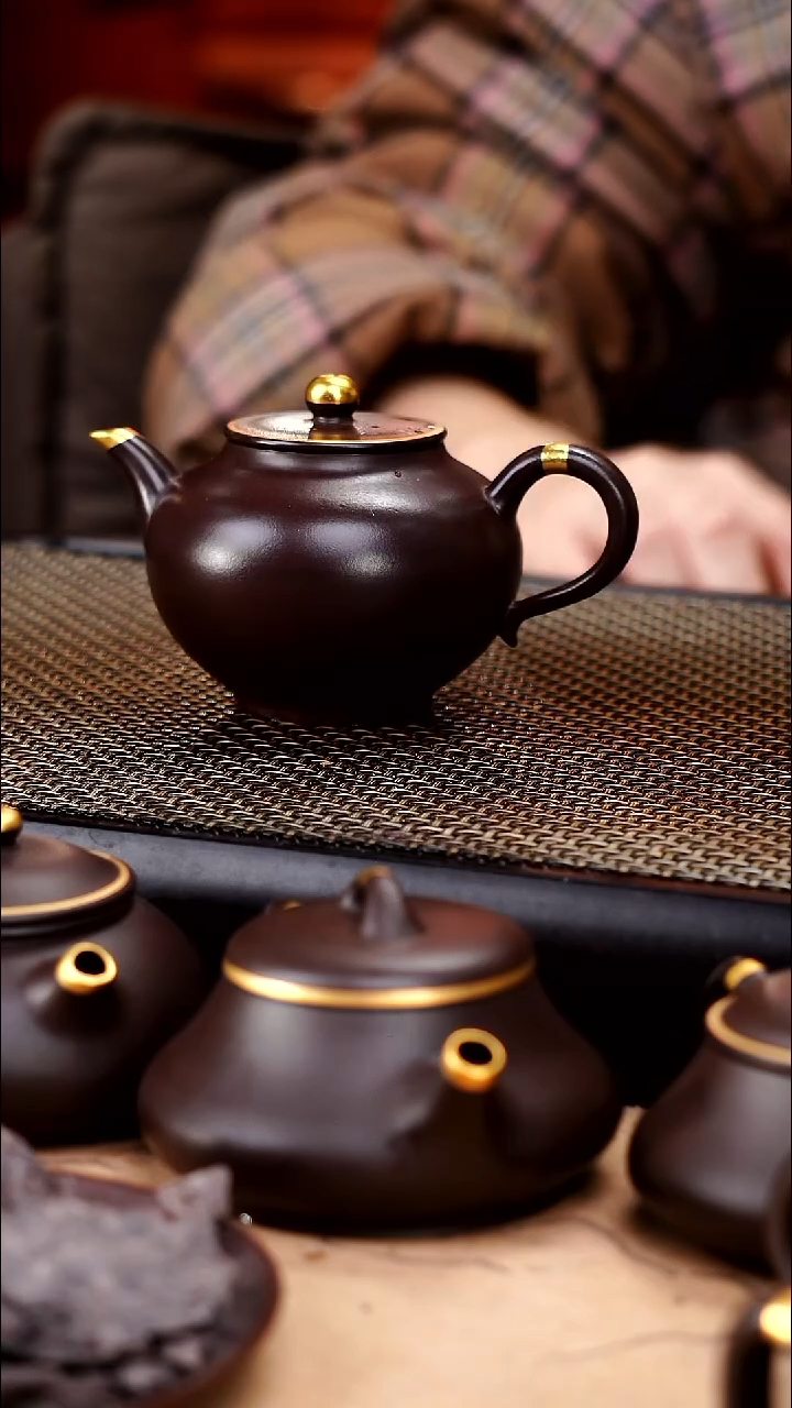 茶壶紫砂四号井茄皮紫泥描金新款宫灯150cc