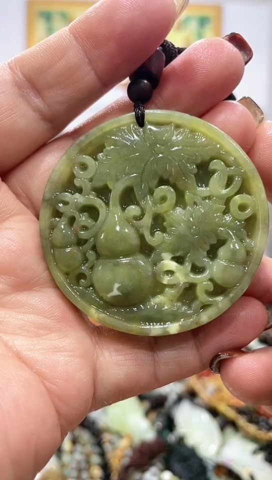 未镶嵌岫玉挂件 