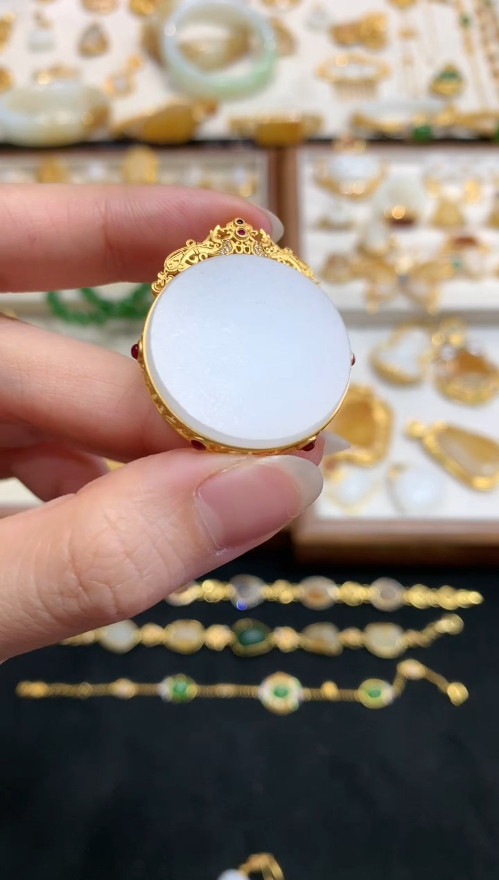 【闪购商品】和田玉吊坠(不含链)18K金镶嵌W748|3980