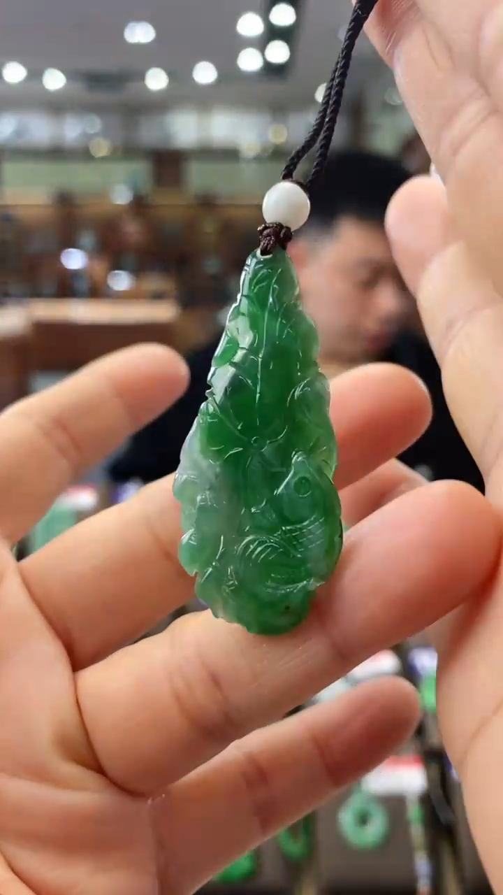 【闪购商品】翡翠颈饰未镶嵌荷叶鱼