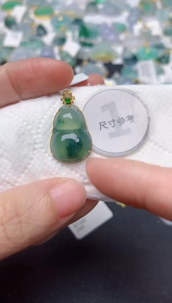 颈饰18K金镶嵌翡翠天然缅甸A货翡翠