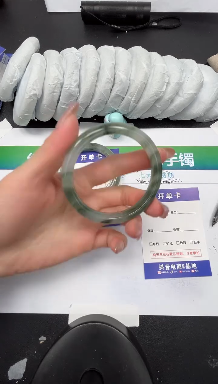 【闪购商品】石英质玉手镯未镶嵌241-56.4