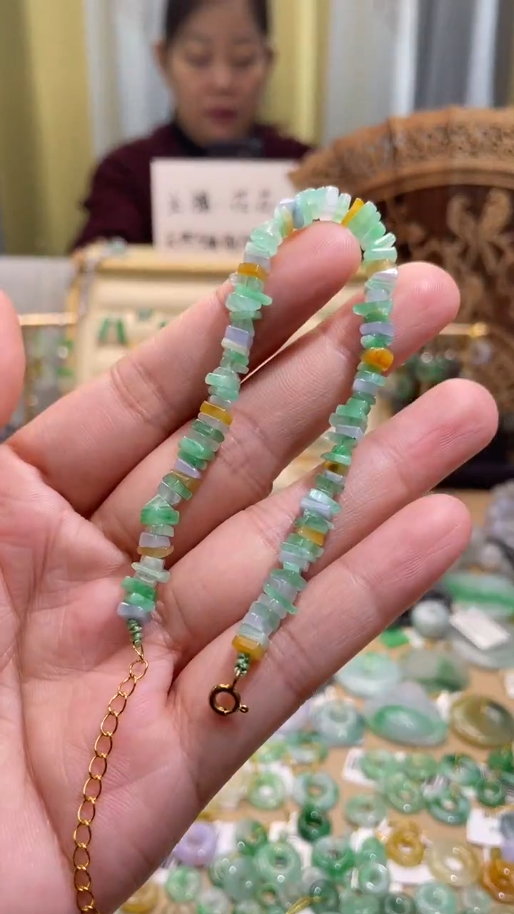 颈饰未镶嵌翡翠手串