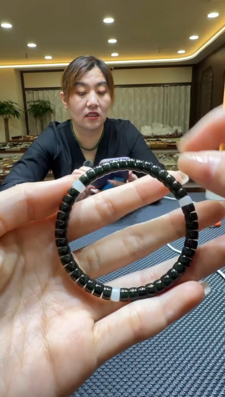 颈饰未镶嵌和田玉手串6mm
