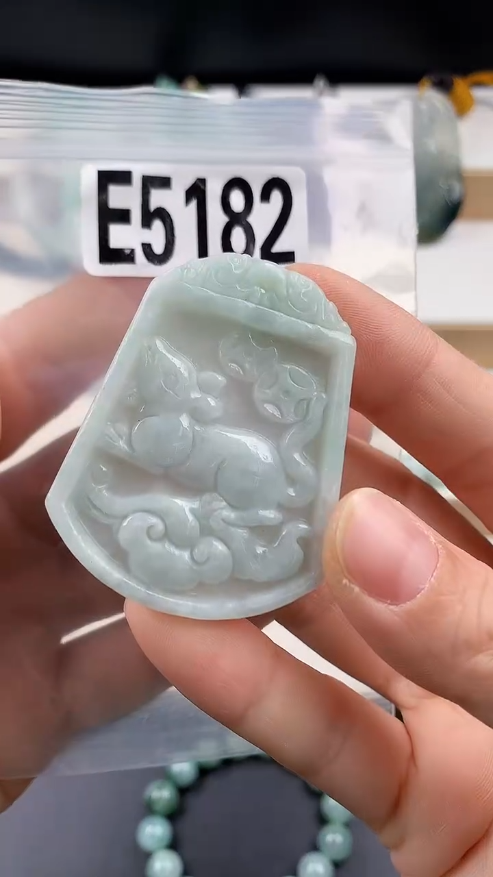 颈饰未镶嵌翡翠天然翡翠吊坠挂件
