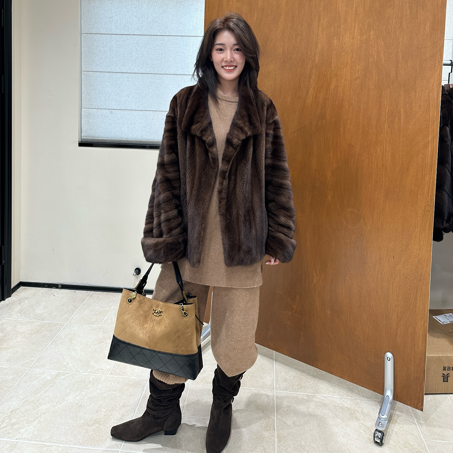 『不晚』“夜色渐浓”短二小母貂全抽分刀燕尾领挽袖女士水貂外套