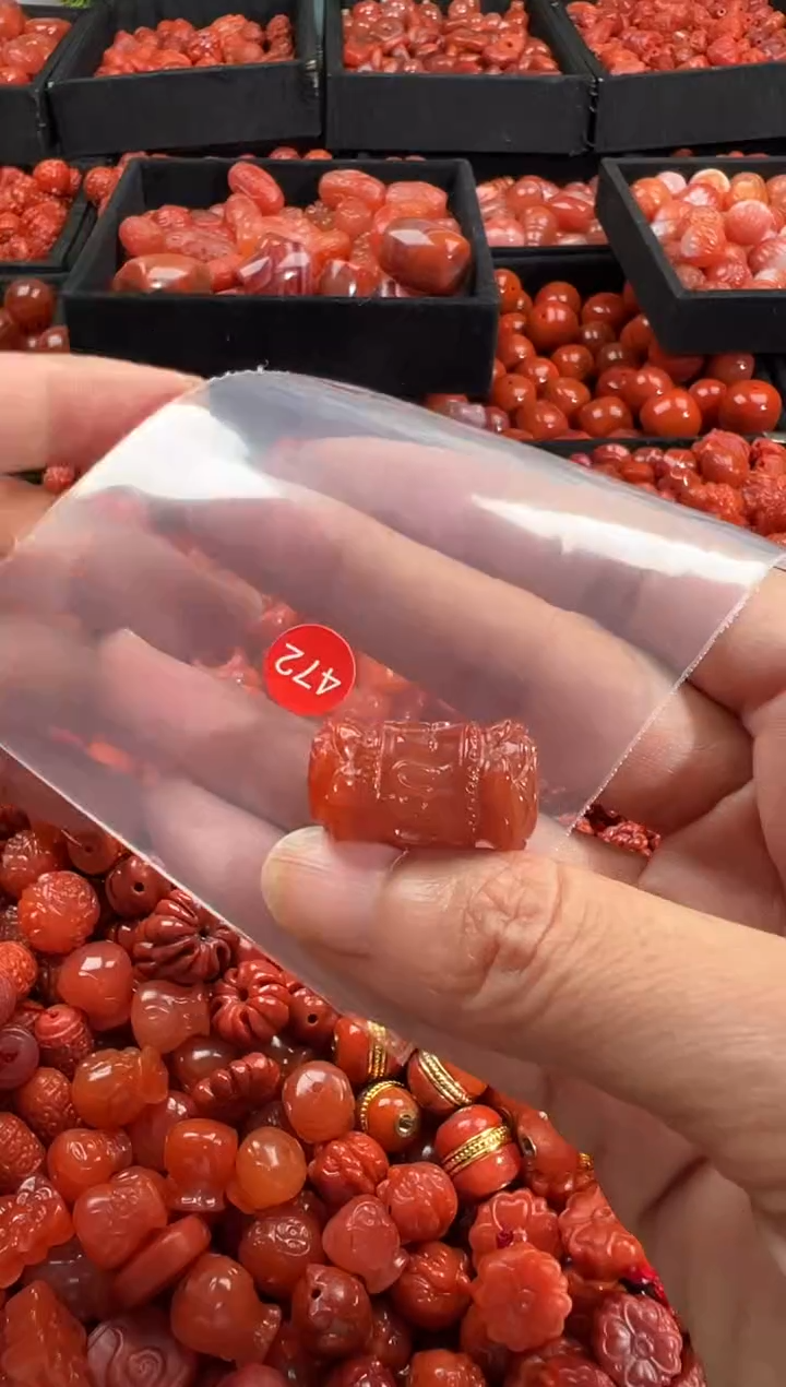 南红玛瑙未镶嵌颈饰1