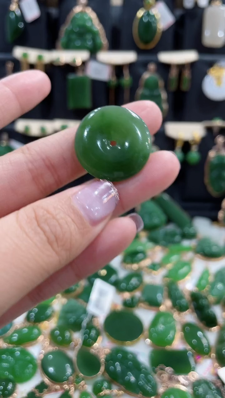 【闪购商品】和田玉（碧玉）颈饰未镶嵌平安扣