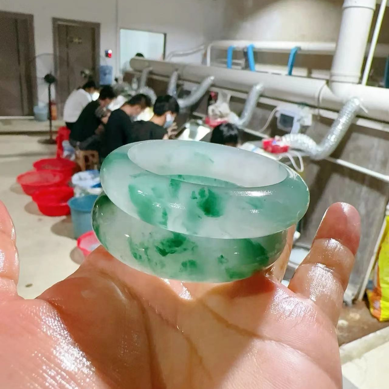 纯天然A货缅甸翡翠手镯圆条正圈轮胎美人条