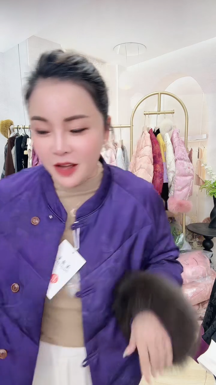 1号紫色羽绒服1件