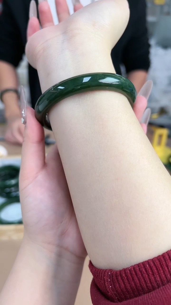 【闪购商品】和田玉碧玉未镶嵌手镯圈口61.7