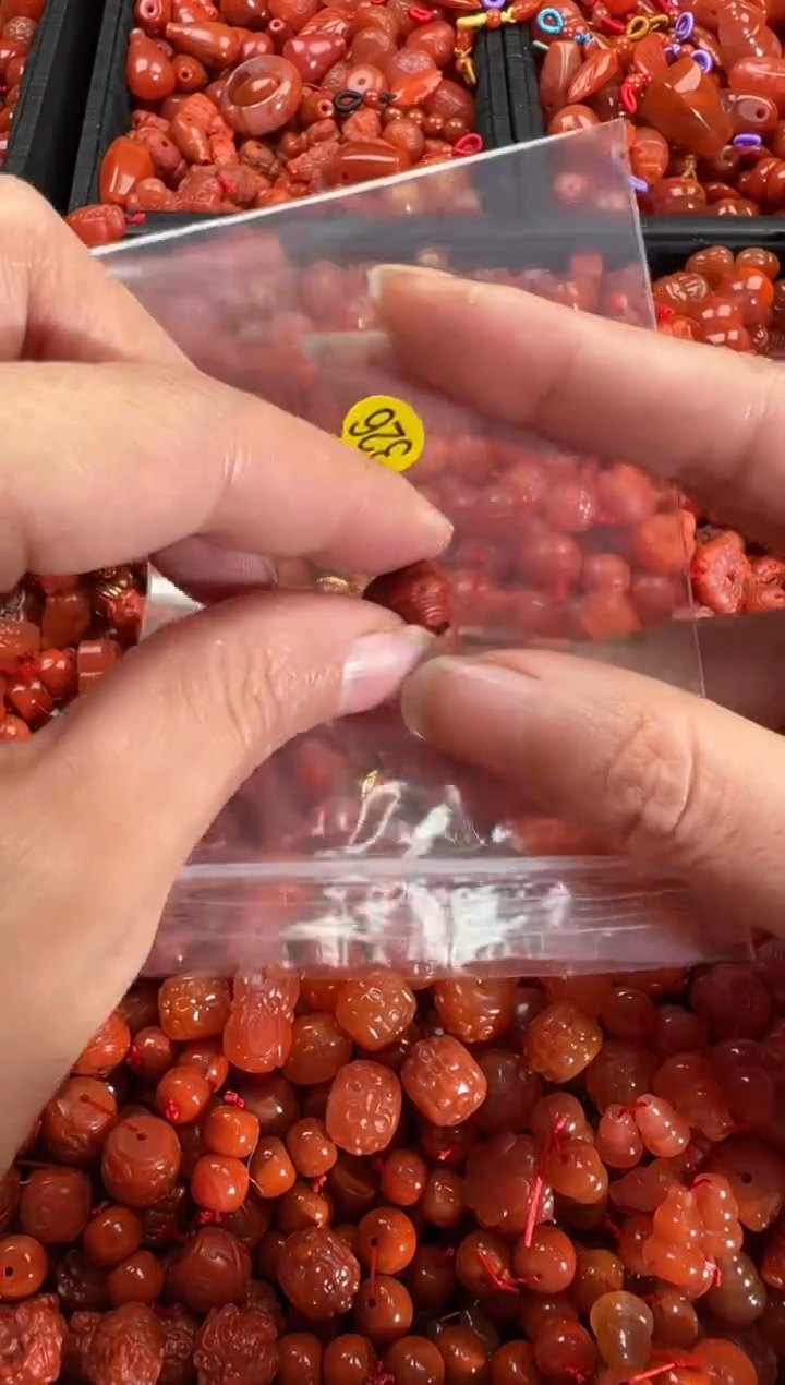 【闪购商品】南红玛瑙颈饰未镶嵌1