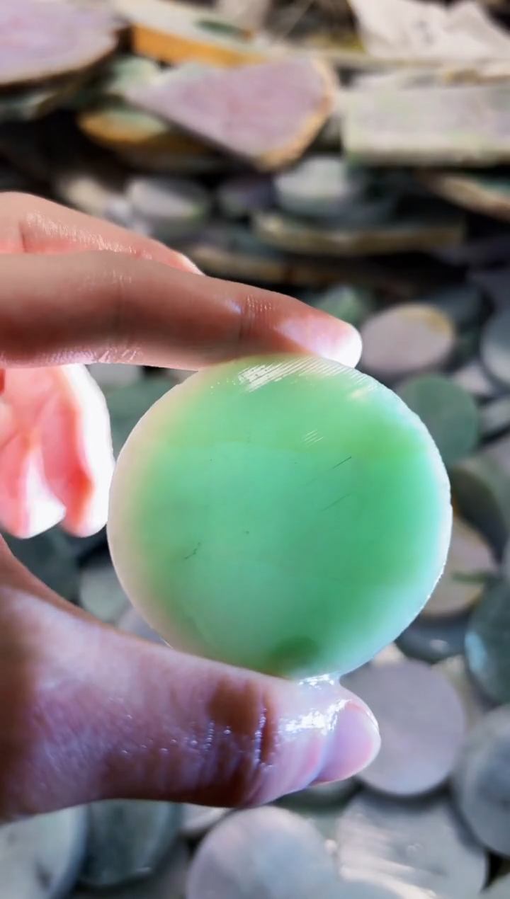 【闪购商品】翡翠颈饰未镶嵌A货吴玉1952