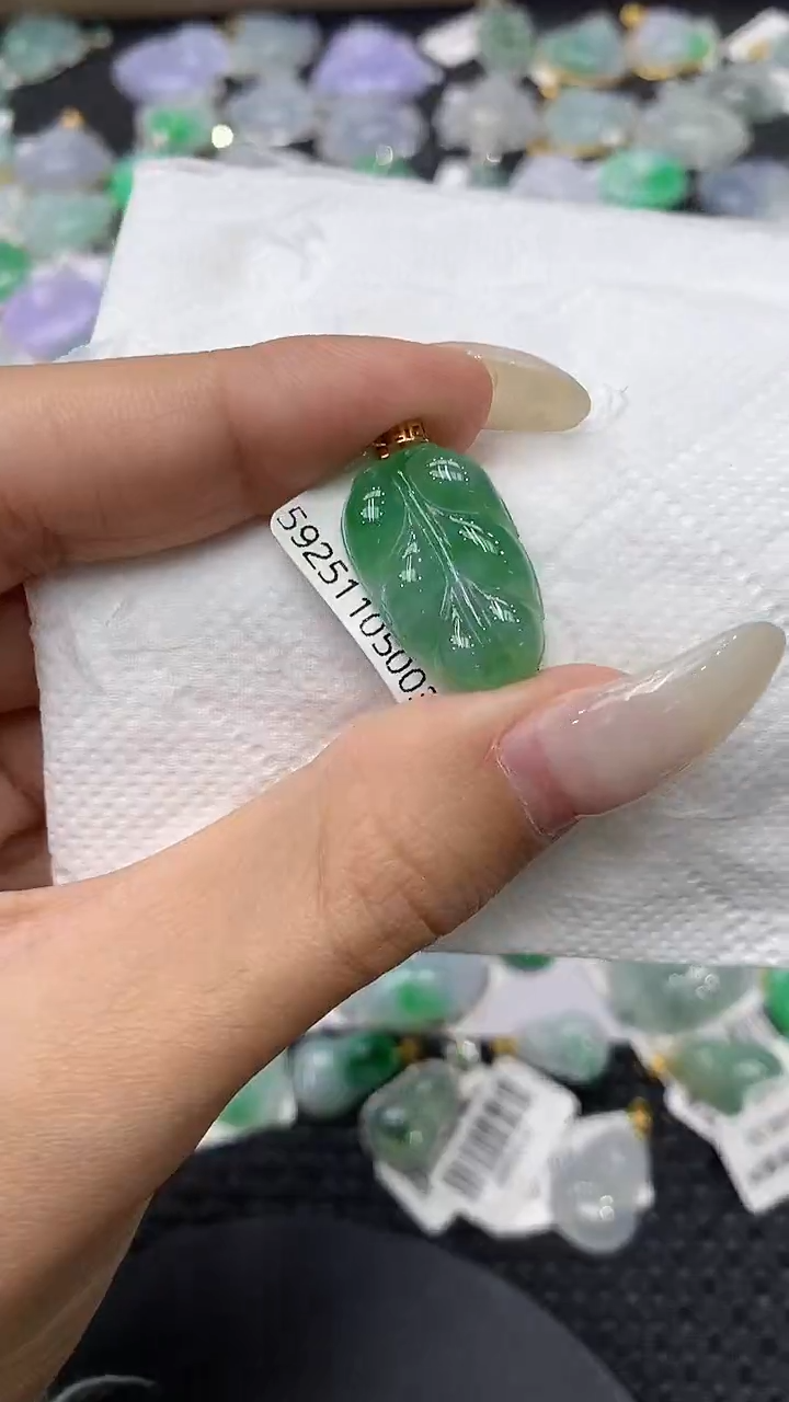 颈饰18K金镶嵌翡翠11111111111
