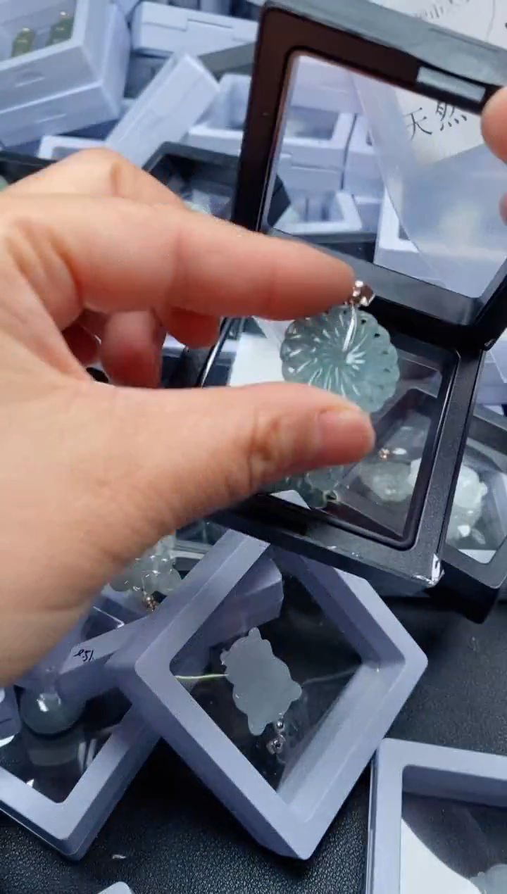 【闪购商品】翡翠吊坠(不含链)未镶嵌38935