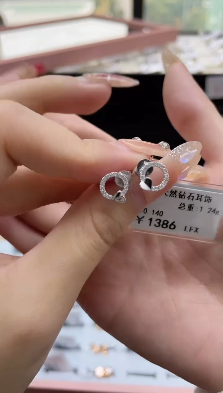 【闪购商品】钻石耳饰18K金镶嵌剪断标绳不退不换