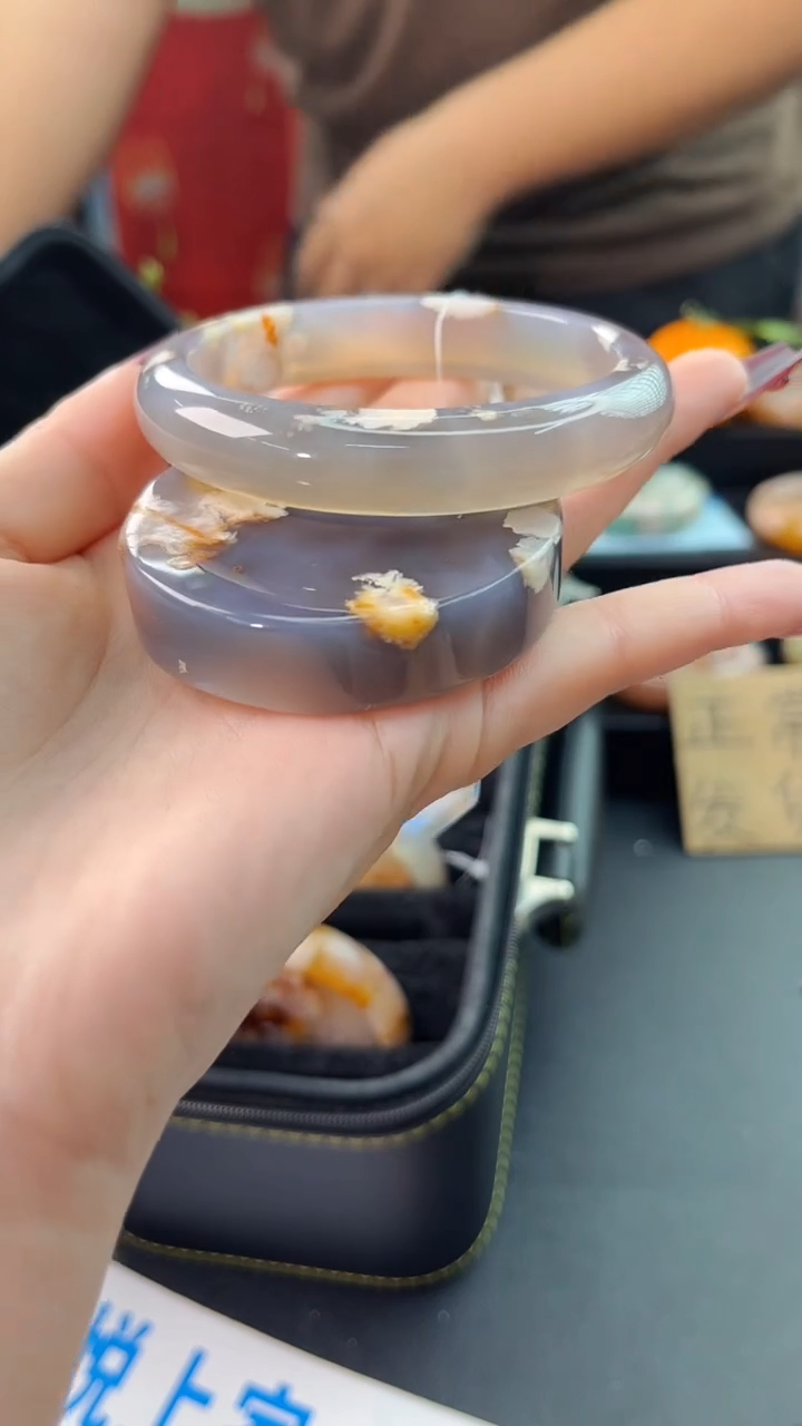 【闪购商品】石英质玉手镯未镶嵌赠送镯心（58圈口