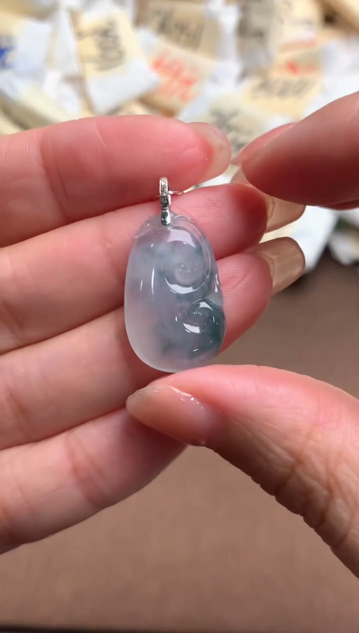 18K金镶嵌挂件翡翠一