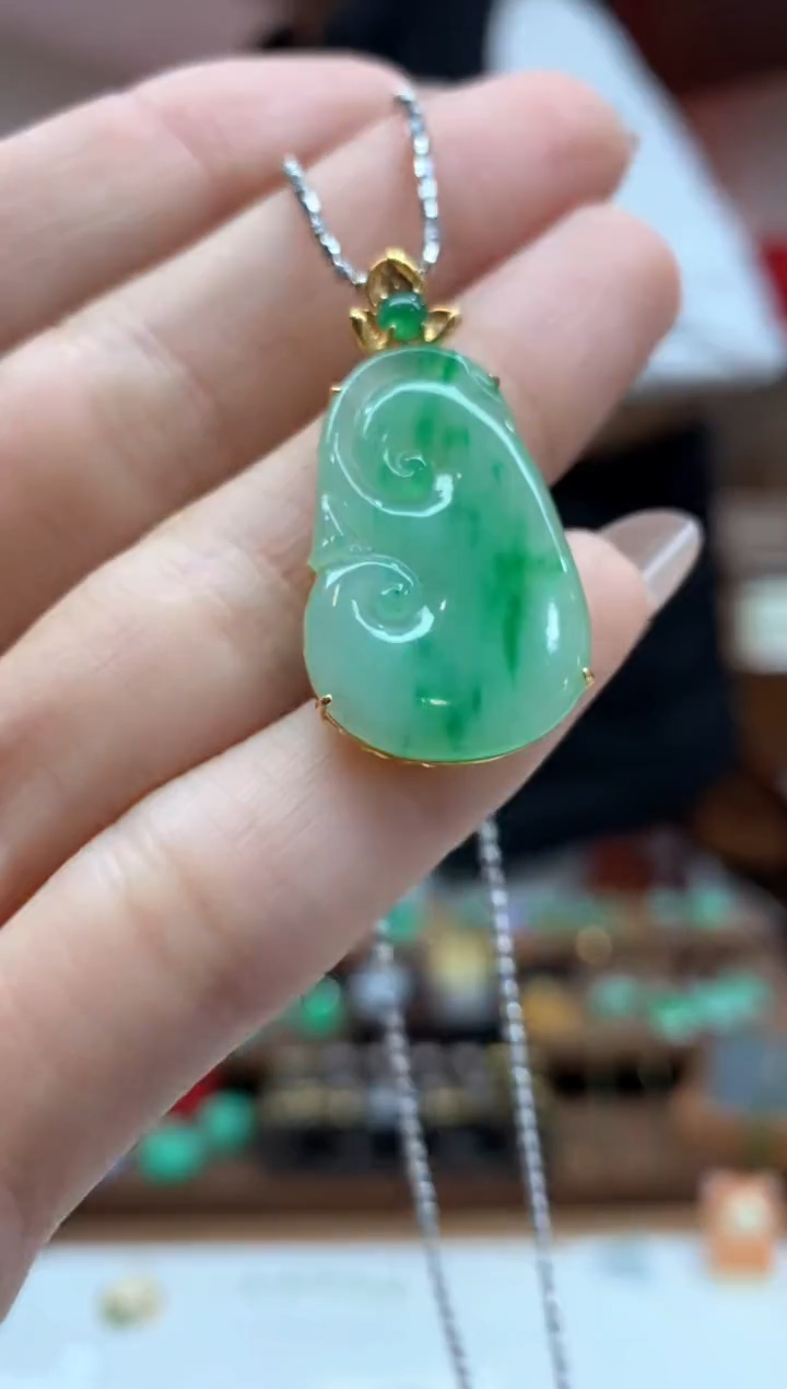 【闪购商品】翡翠吊坠(不含链)18K金镶嵌如意