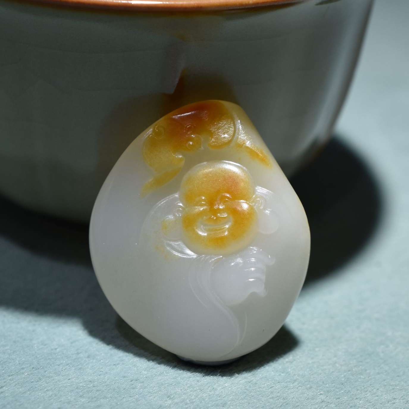 新疆和田玉俏色巧雕笑口常开