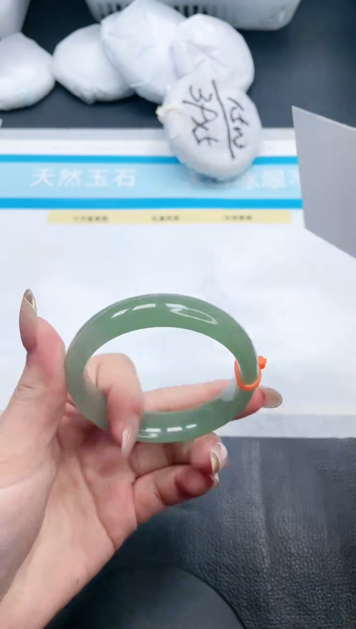 【闪购商品】石英质玉手镯未镶嵌15V154-55