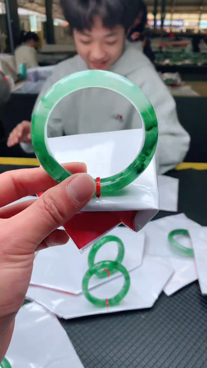 【闪购商品】石英质玉手镯未镶嵌1-天然非洲翠手镯