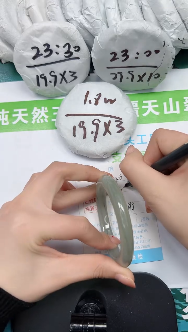 【闪购商品】石英质玉手镯未镶嵌k203-57