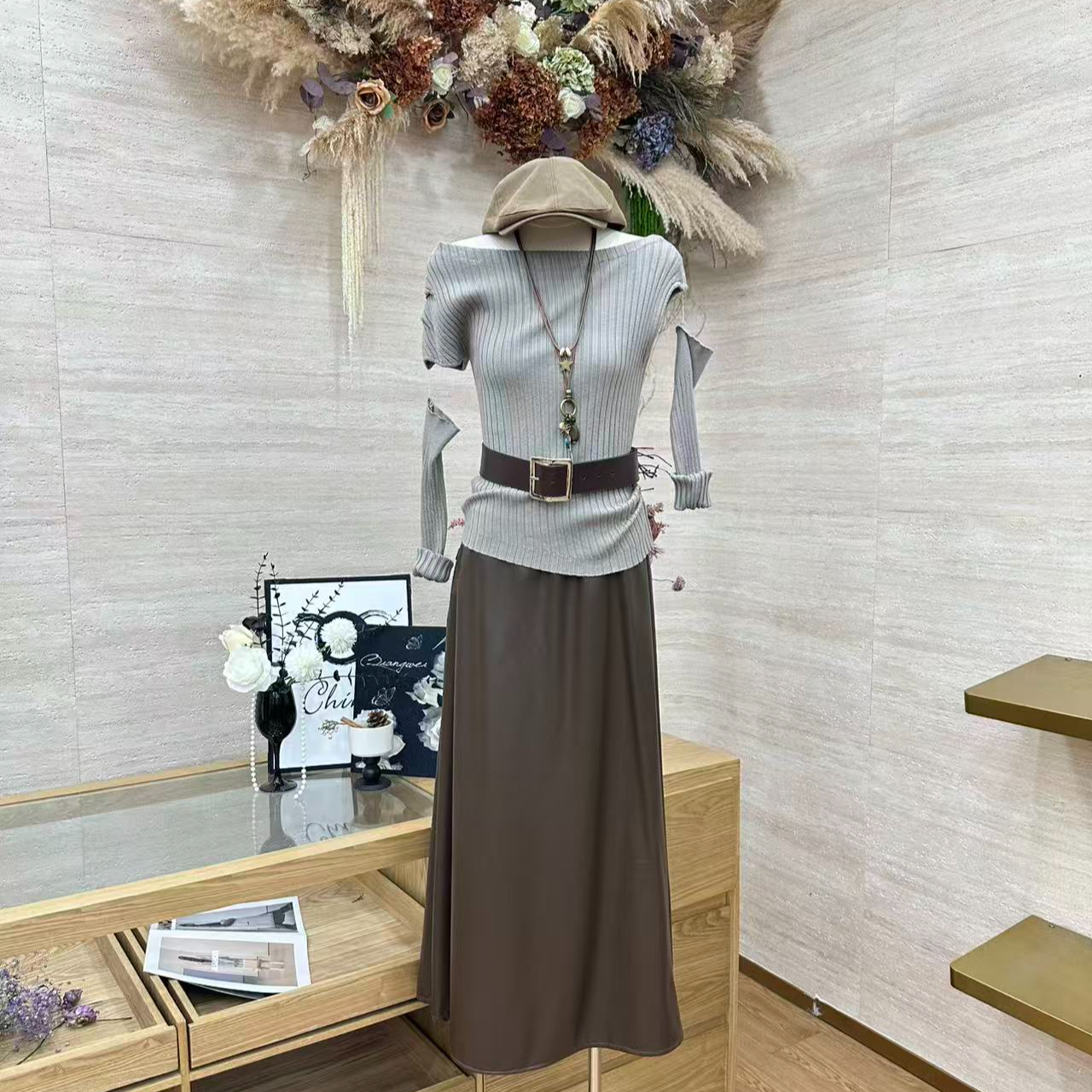 【欲辣甜心】辣妹气质一字肩修身短袖+半身裙套装-0001+00364