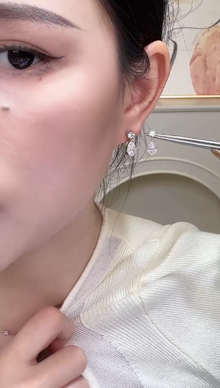 18K金镶嵌实验室培育钻石耳饰18k金k白1卡双钻水滴耳钉